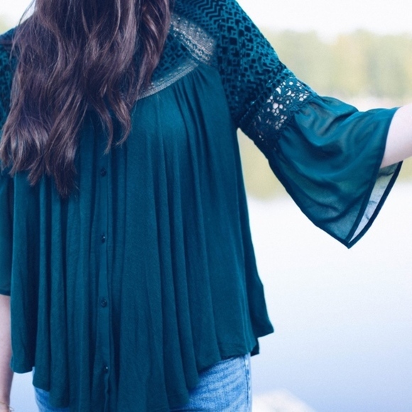 Meadow Rue Surya Green Velvet Burnout Top … - Picture 3 of 6